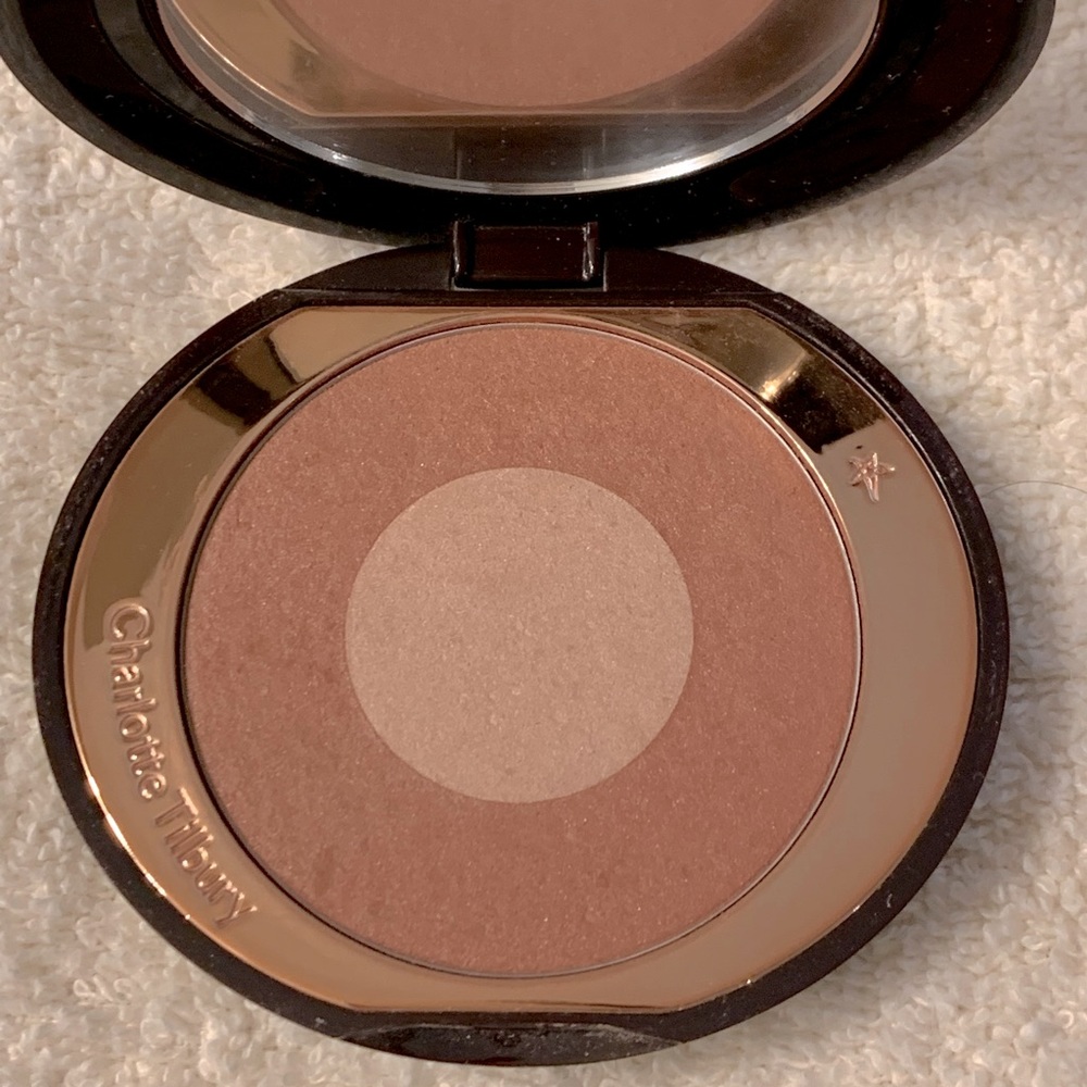 Charlotte Tilbury Cheek to Chic pillow talk blush highlighter in one.